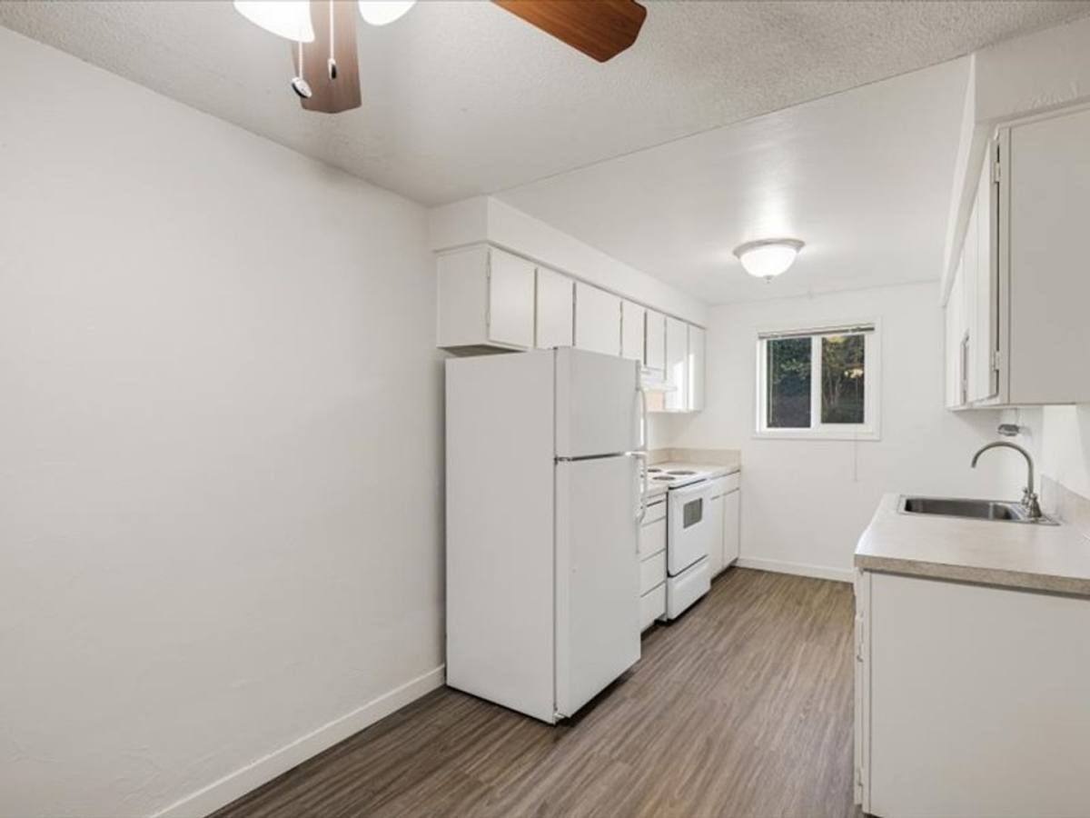 Townhouse for rent at 3236 SE Harvey St, Portland, OR 97222