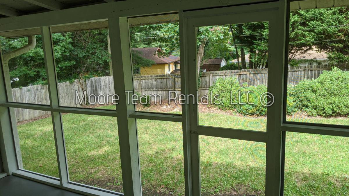 House for rent at 710 Oak Terrace Lane, Hendersonville, NC 28791