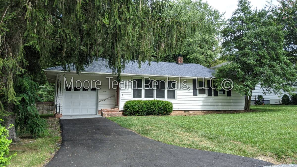 House for rent at 710 Oak Terrace Lane, Hendersonville, NC 28791