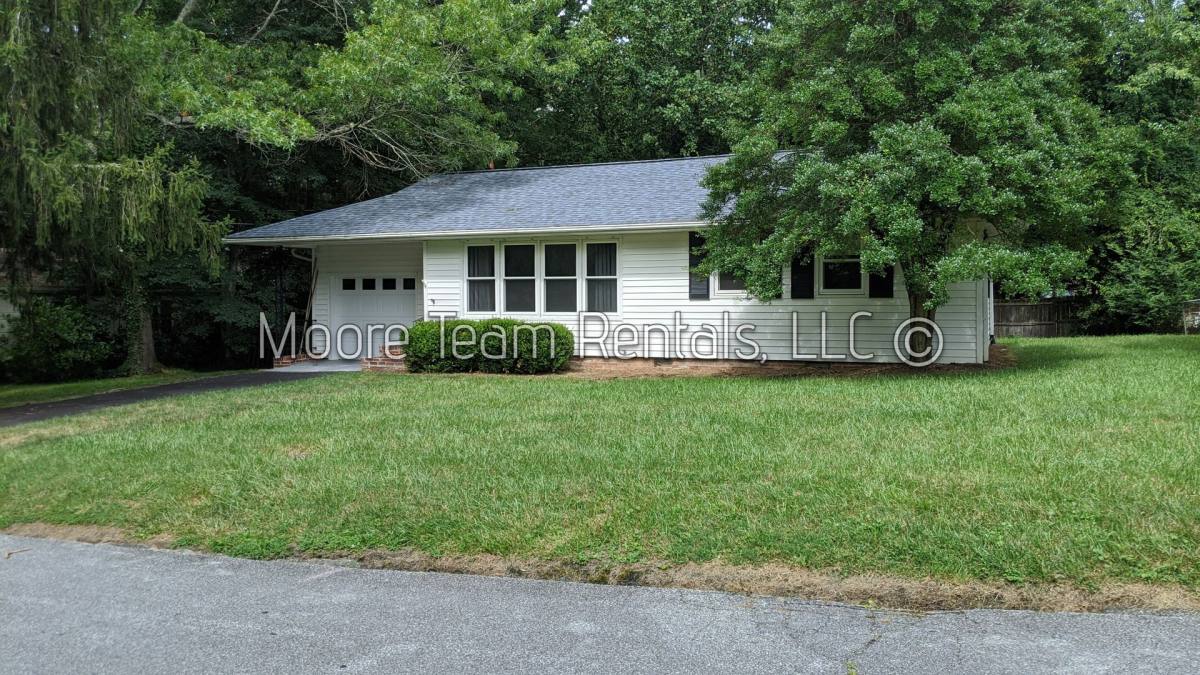 House for rent at 710 Oak Terrace Lane, Hendersonville, NC 28791