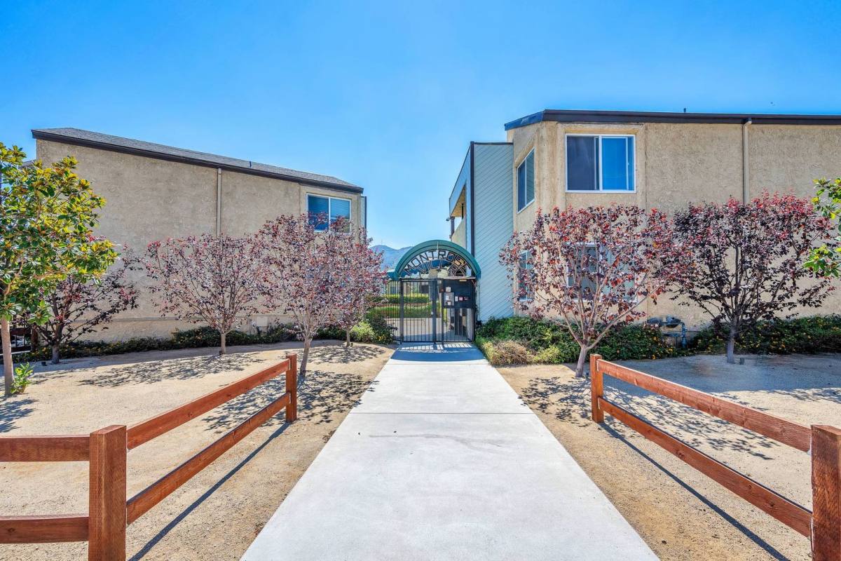 Apartment for rent at 3030 Montrose Ave, La Crescenta, CA 91214