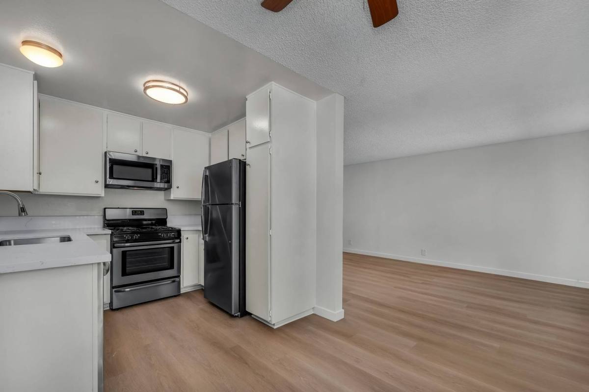 Apartment for rent at 3030 Montrose Ave, La Crescenta, CA 91214