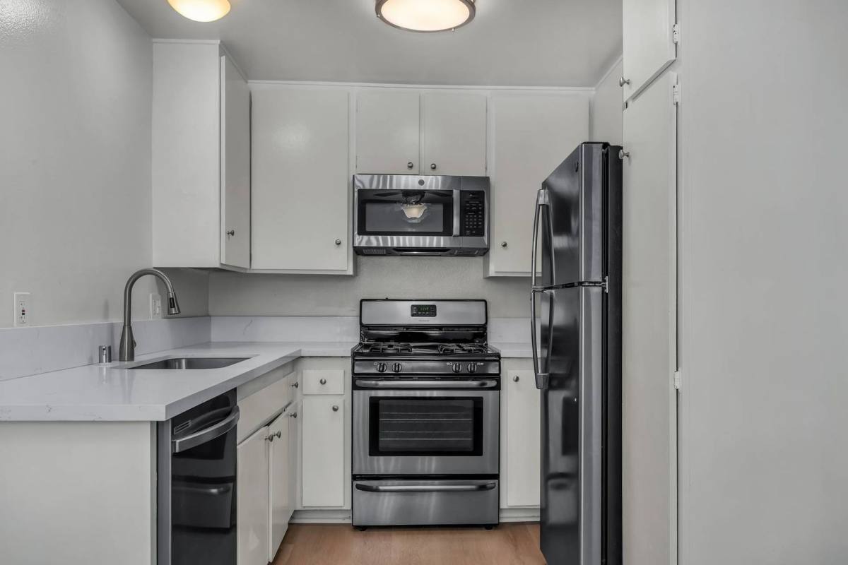Apartment for rent at 3030 Montrose Ave, La Crescenta, CA 91214