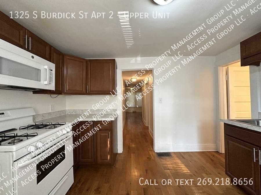Apartment for rent at 1325 S Burdick St #2, Kalamazoo, MI 49001
