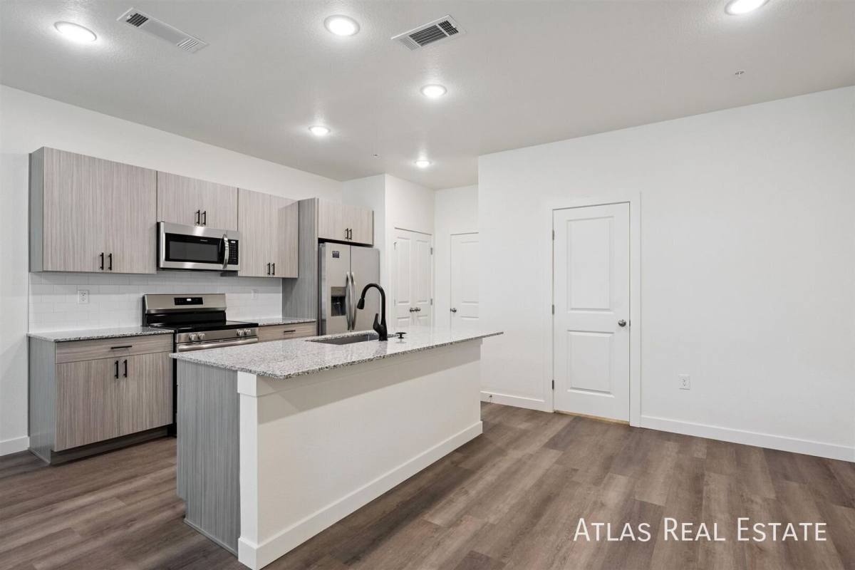 639 Rawah Alley #21-639, Brighton, CO 80601 - Townhouse for Rent - Image 5
