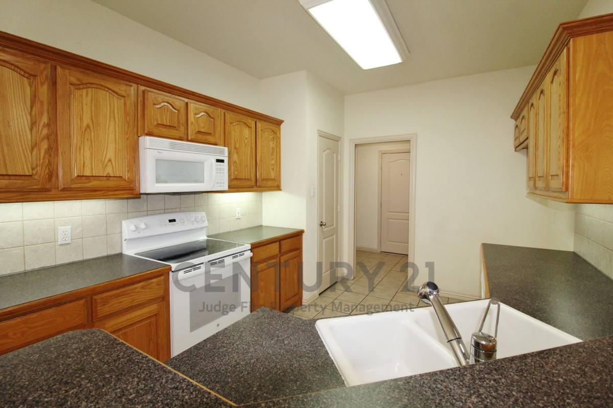 House for rent at 6218 Bentwood Dr, Midlothian, TX 76065