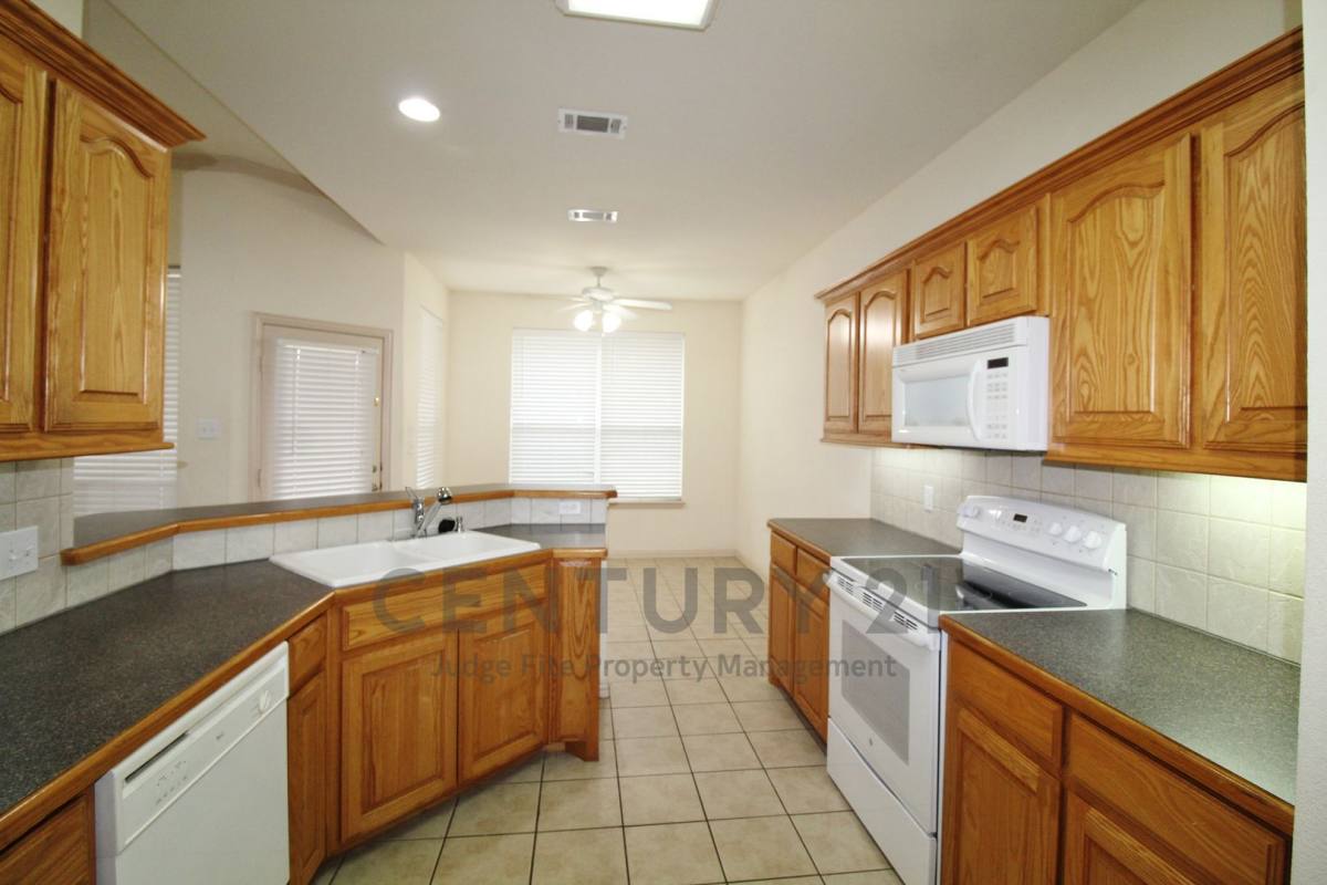 House for rent at 6218 Bentwood Dr, Midlothian, TX 76065