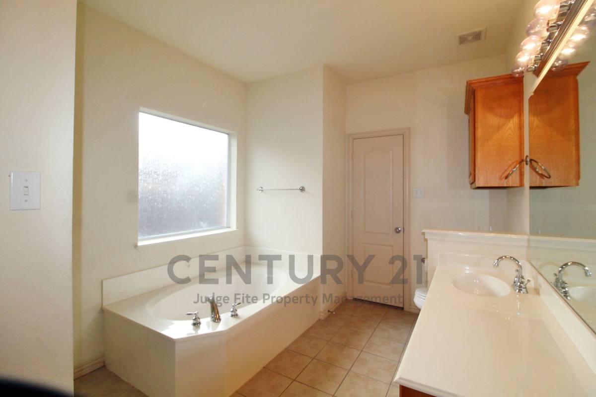 House for rent at 6218 Bentwood Dr, Midlothian, TX 76065