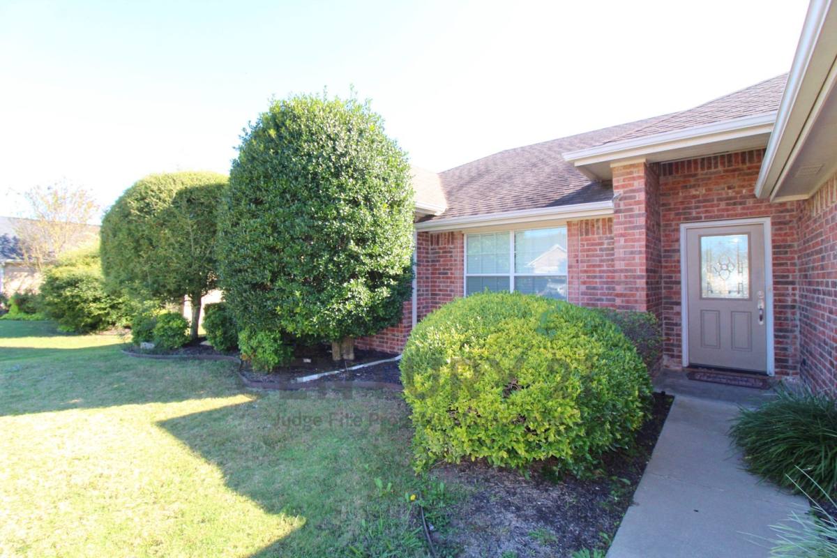 House for rent at 6218 Bentwood Dr, Midlothian, TX 76065