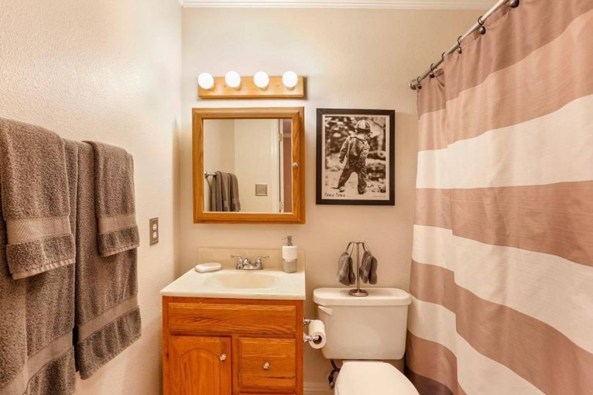 Townhouse for rent at 5137 Connecticut Dr #2, Sacramento, CA 95841
