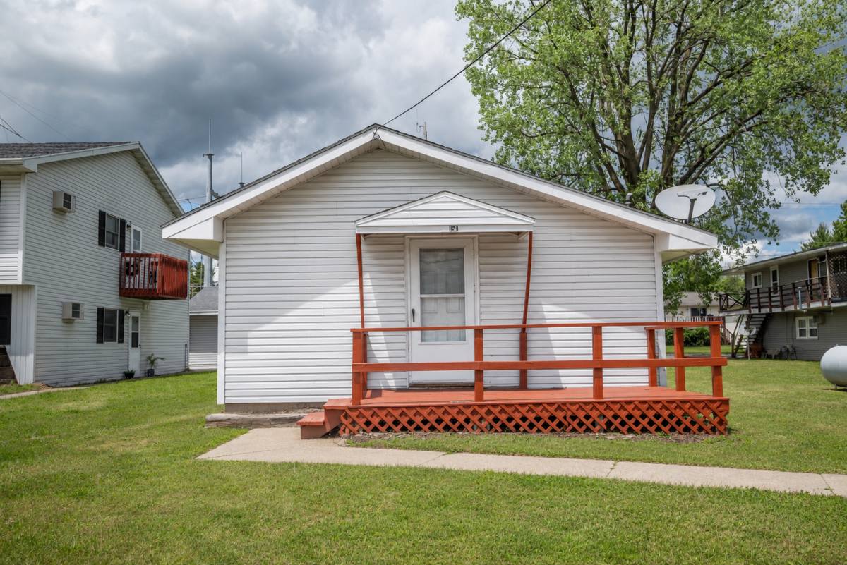 Apartment for rent at 131 W Adams St #3, Wisconsin Dells, WI 53965