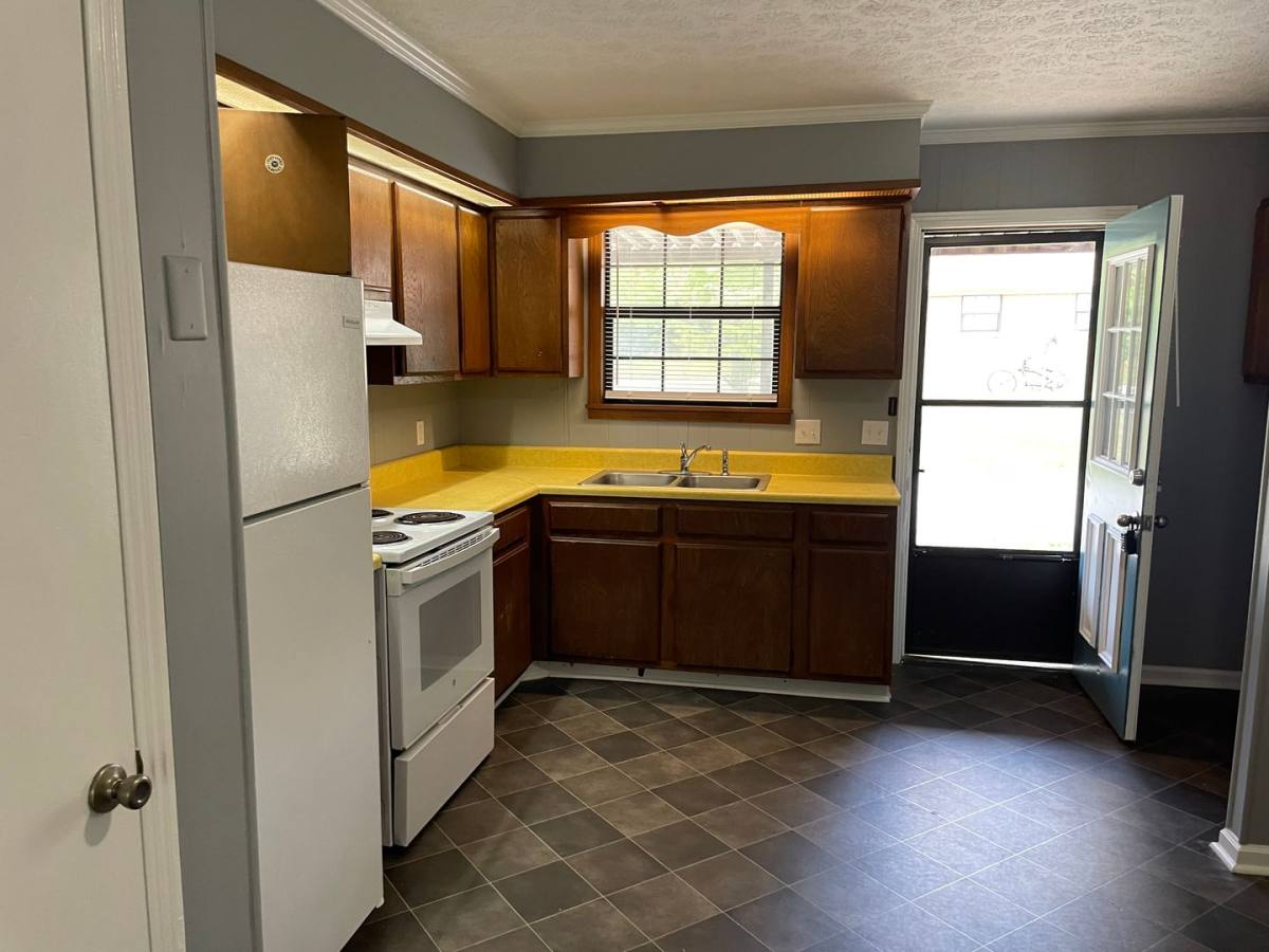 102 Debbie Dr, Dickson, TN 37055 - Townhouse for Rent - Image 4