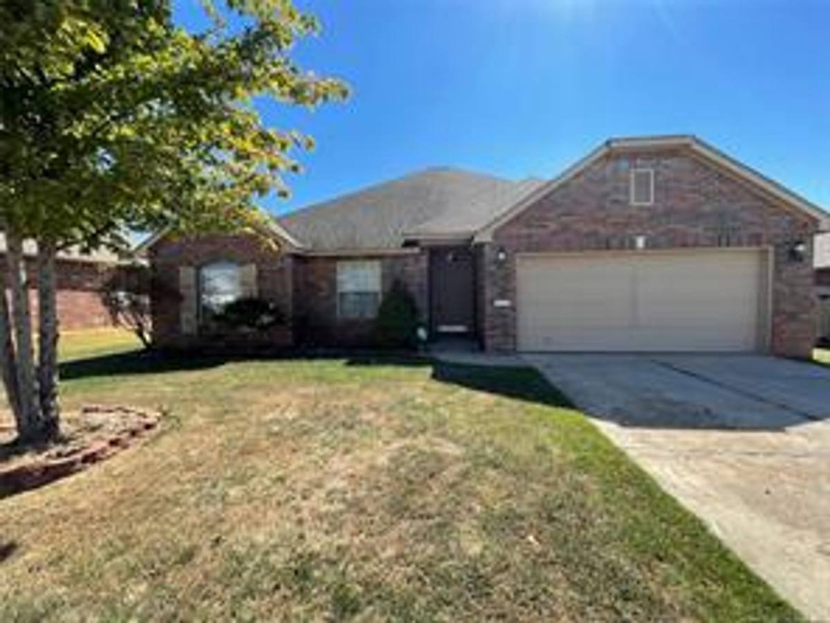 House for rent at 3311 E Fairmont Place, Broken Arrow, OK 74014