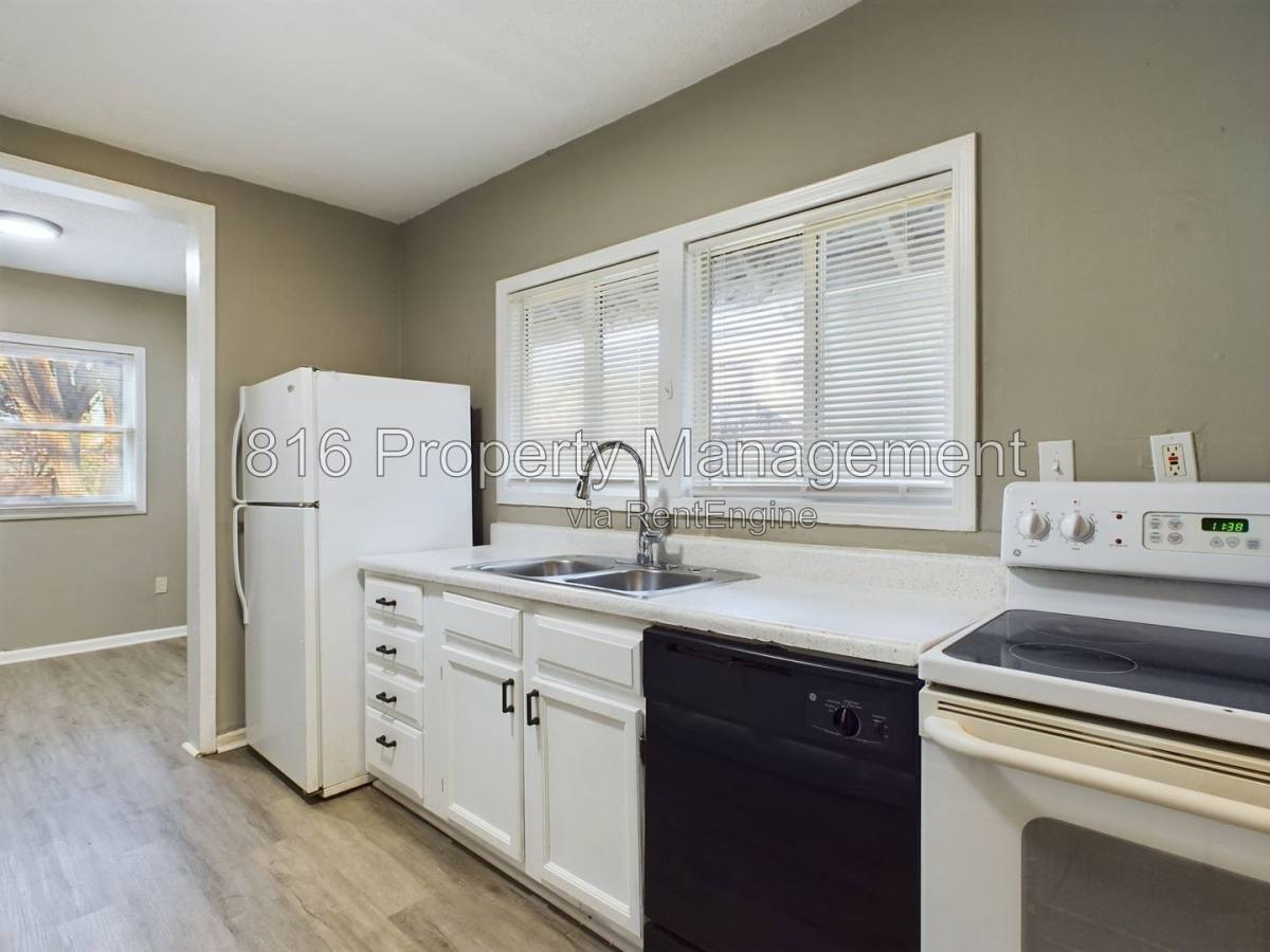 House for rent at 5912 Paseo Blvd, Kansas City, MO 64131