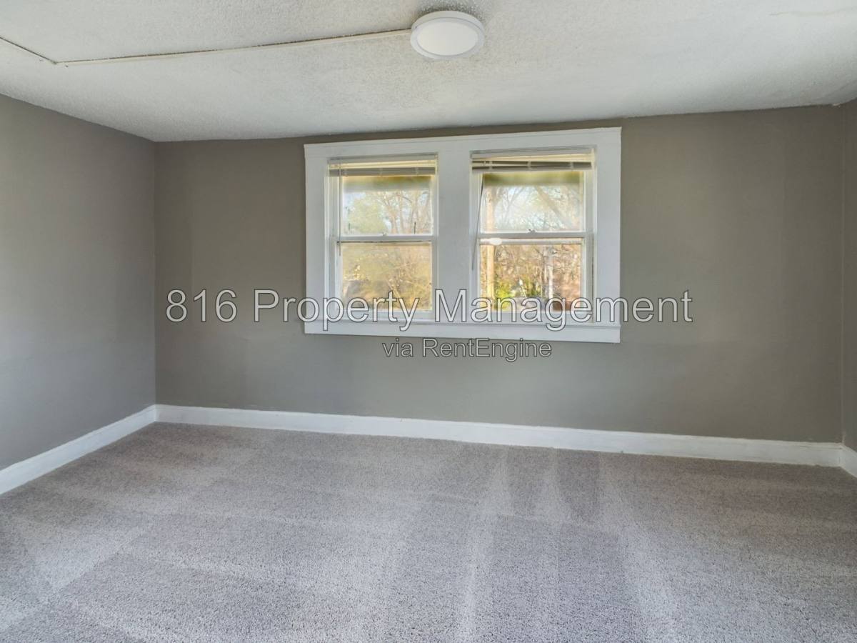 House for rent at 5912 Paseo Blvd, Kansas City, MO 64131