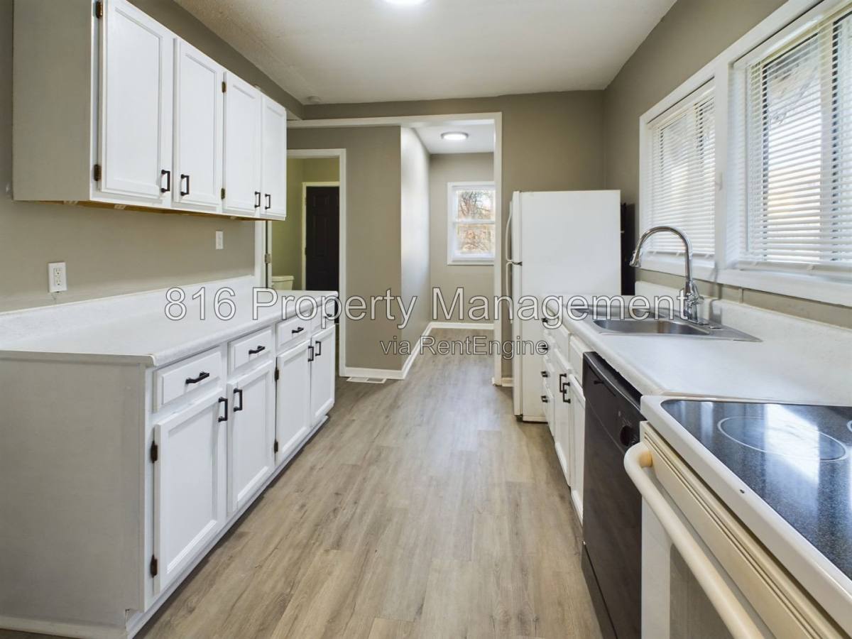House for rent at 5912 Paseo Blvd, Kansas City, MO 64131
