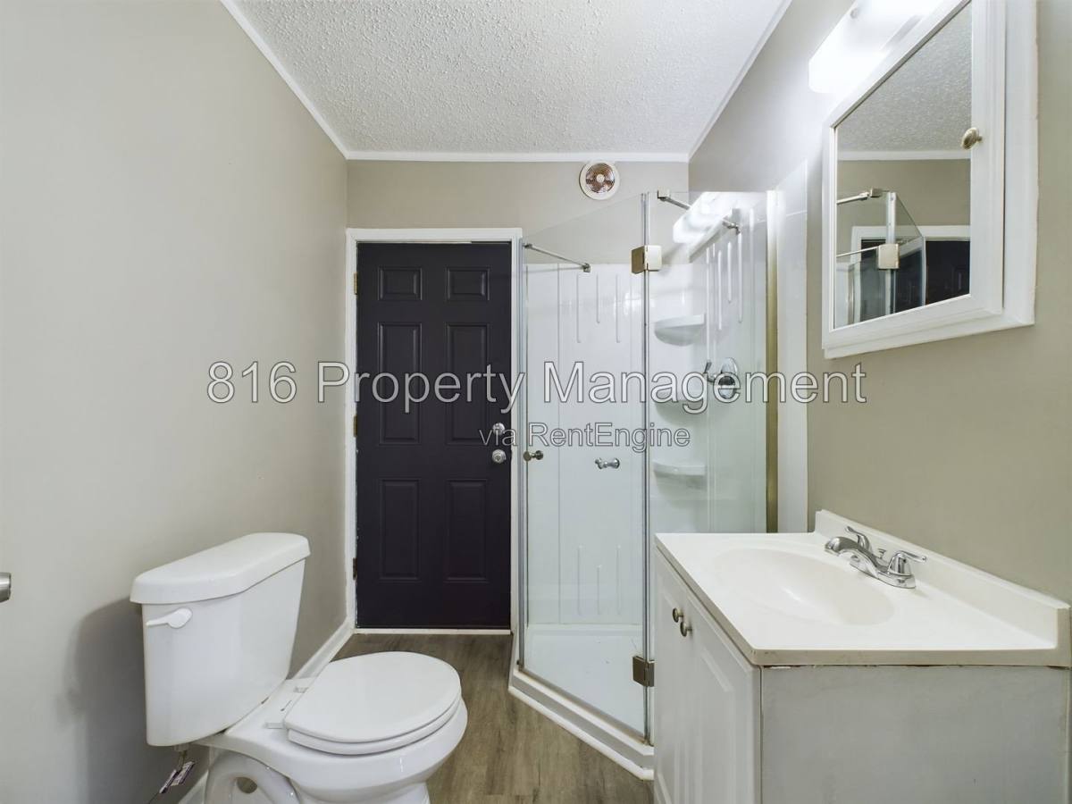 House for rent at 5912 Paseo Blvd, Kansas City, MO 64131