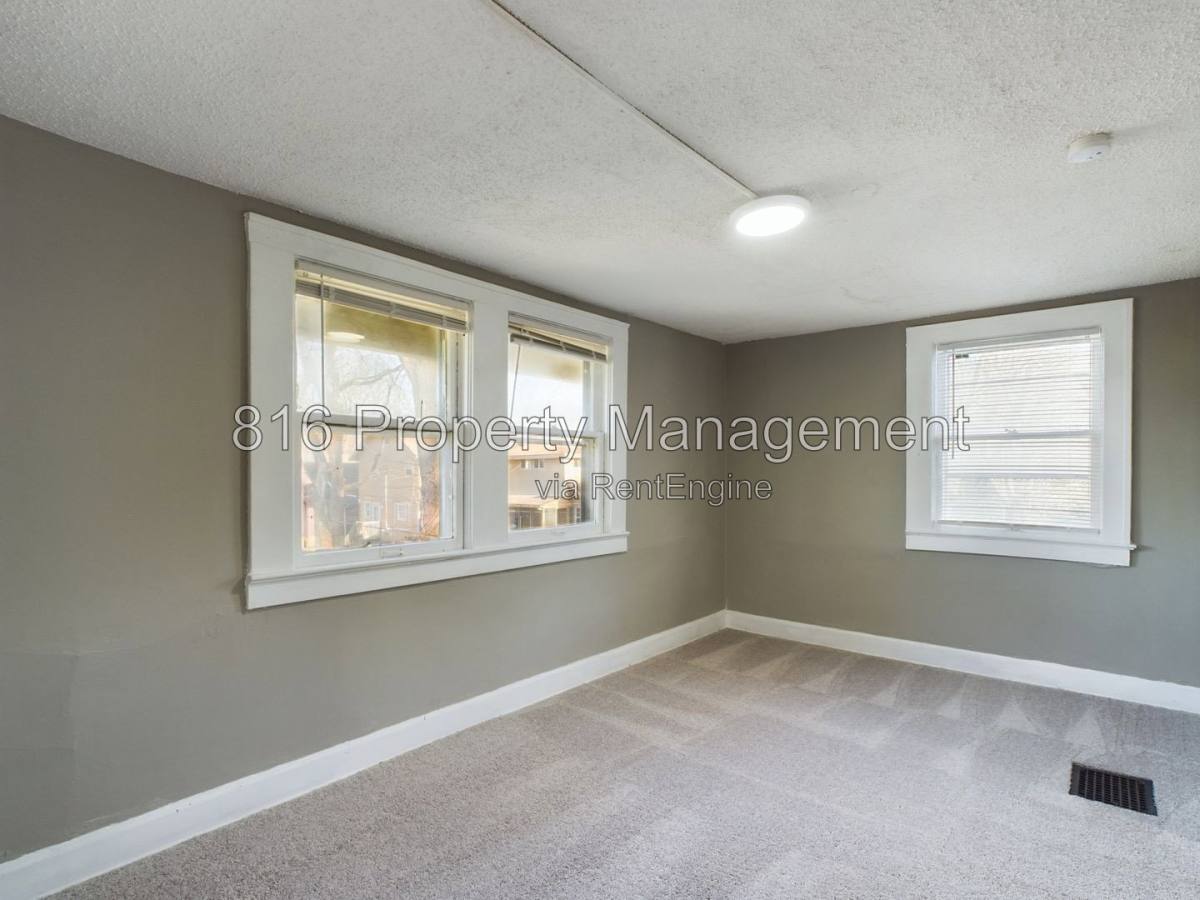 House for rent at 5912 Paseo Blvd, Kansas City, MO 64131