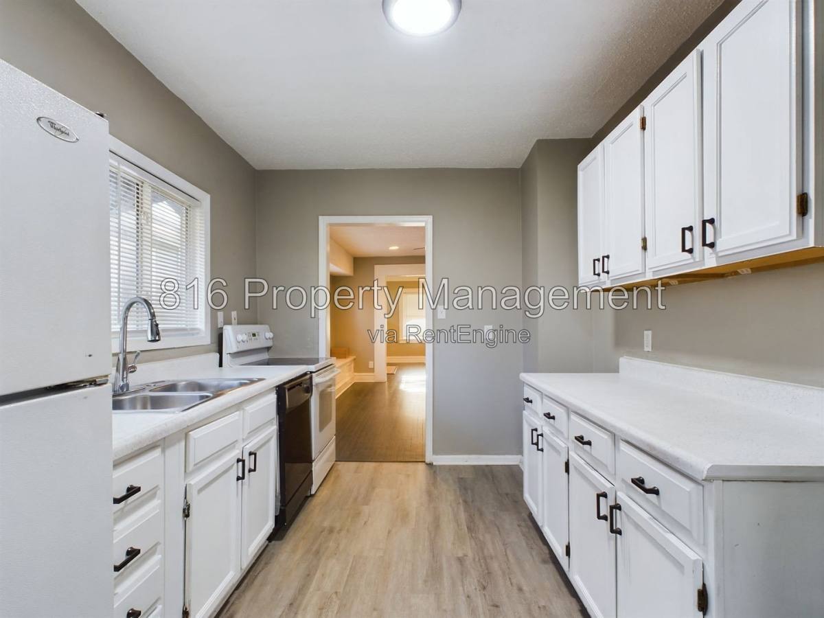 House for rent at 5912 Paseo Blvd, Kansas City, MO 64131