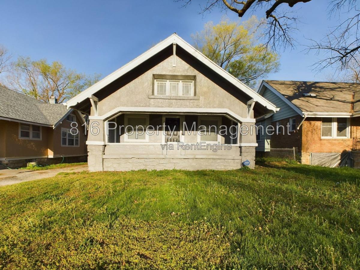 House for rent at 5912 Paseo Blvd, Kansas City, MO 64131