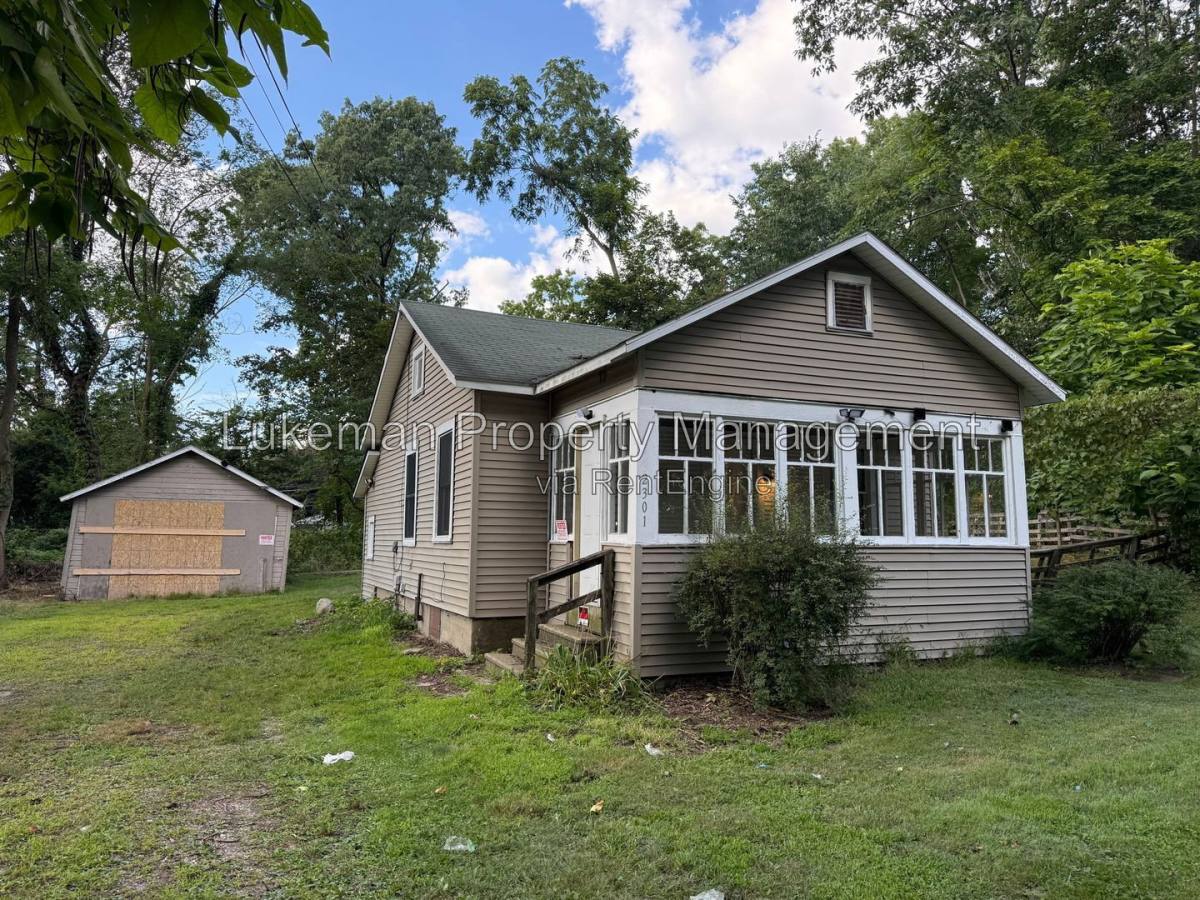 House for rent at 2301 Mount Olivet Rd, Kalamazoo, MI 49004