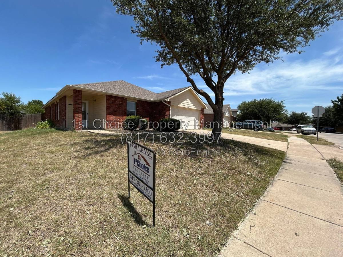 House for rent at 4888 Parkview Hills Lane, Fort Worth, TX 76179