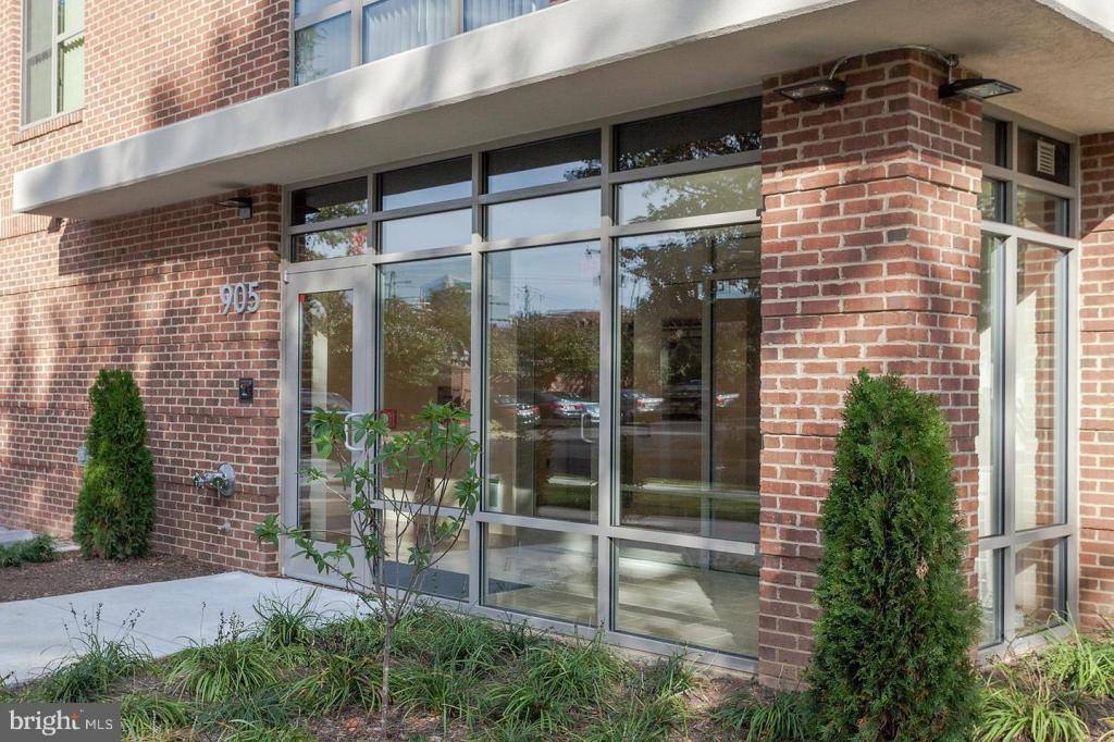 Apartment for rent at 905 N Jackson St, Arlington, VA 22201