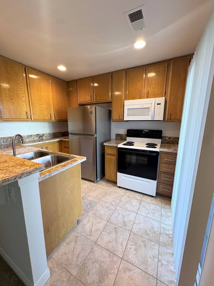 Apartment for rent at 1480 S Highland Ave #H208, Fullerton, CA 92832