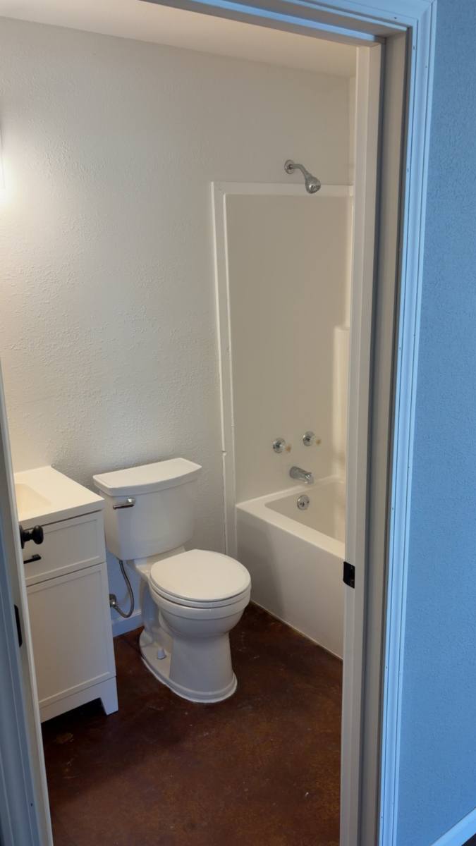 House for rent at 1120 W End Dr, Cuba, MO 65453