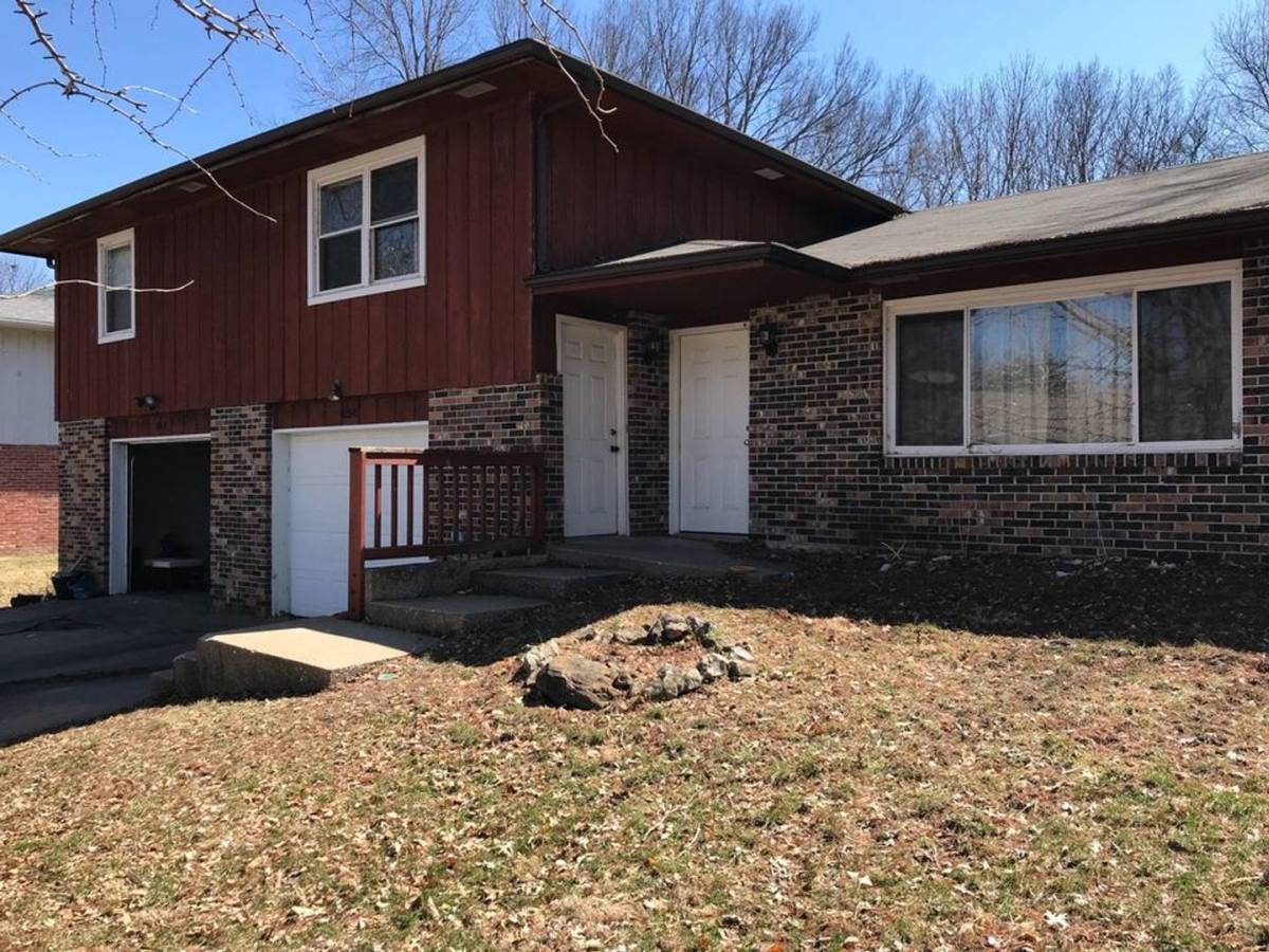 Apartment for rent at 652-654 Pear Tree Circle, Columbia, MO 65203