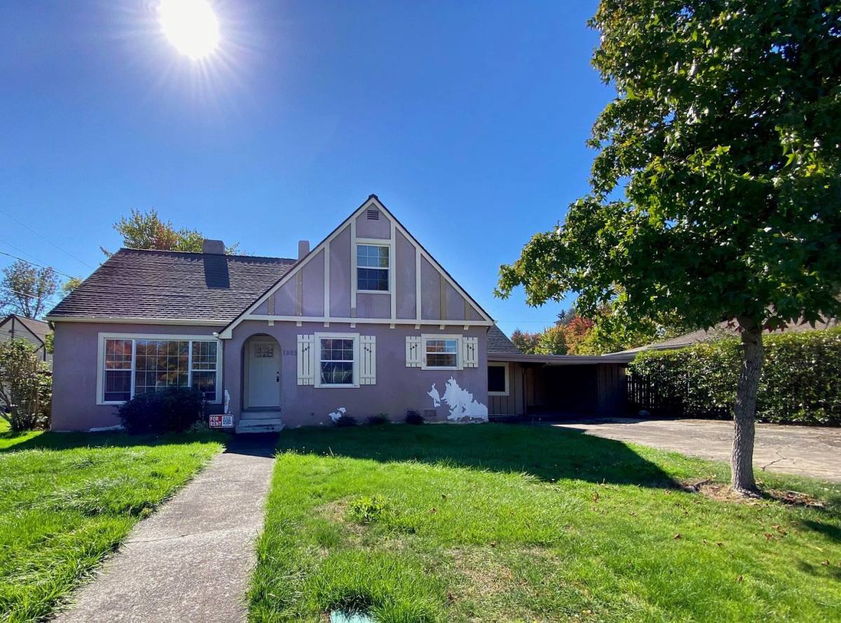 House for rent at 1885 NW Oerding Ave, Roseburg, OR 97471