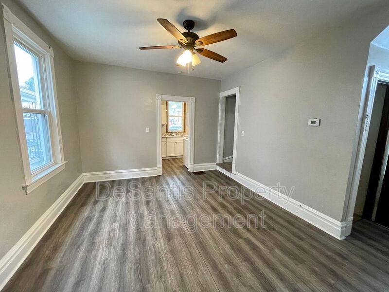 House for rent at 710 4th Ave, Coraopolis, PA 15108