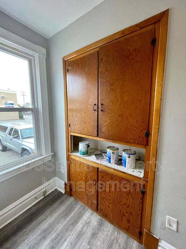 House for rent at 710 4th Ave, Coraopolis, PA 15108