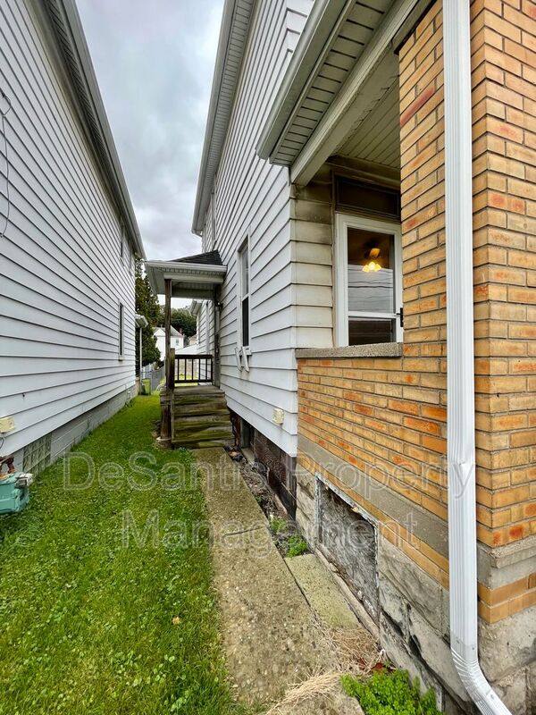 House for rent at 710 4th Ave, Coraopolis, PA 15108