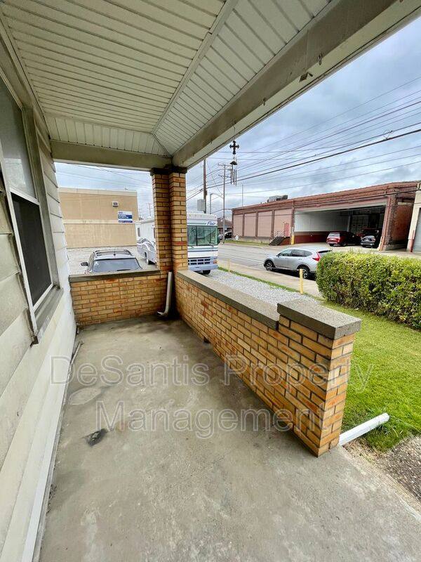 House for rent at 710 4th Ave, Coraopolis, PA 15108