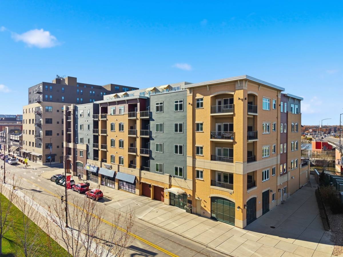 Apartment for rent at Citydeck Landing Cdl, 401 N Washington St, Green Bay, WI 54301