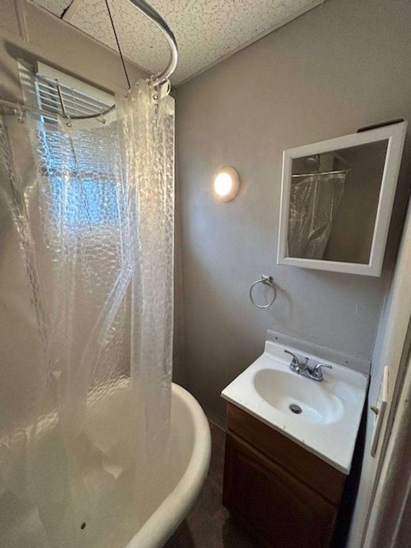 Apartment for rent at 1938-19385 S Washington Ave, Columbus, OH 43207