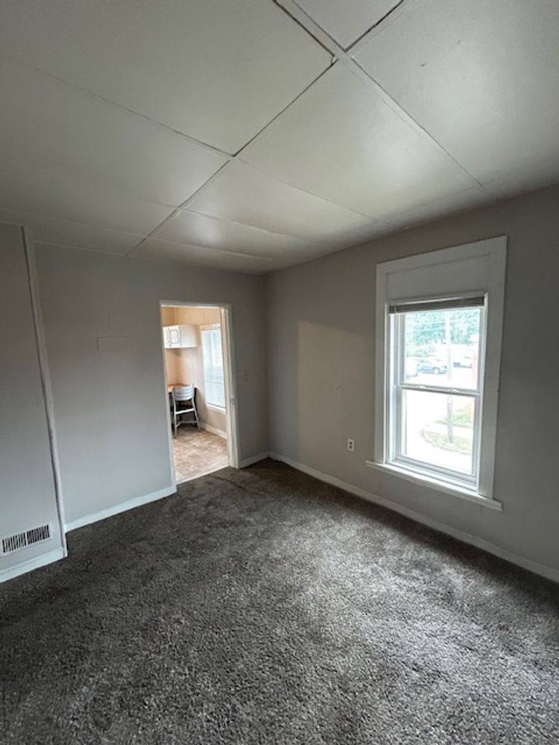Apartment for rent at 1938-19385 S Washington Ave, Columbus, OH 43207