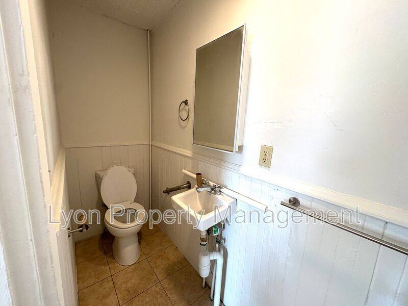 Apartment for rent at 37 Mechanic Ave #1L, Woonsocket, RI 02895