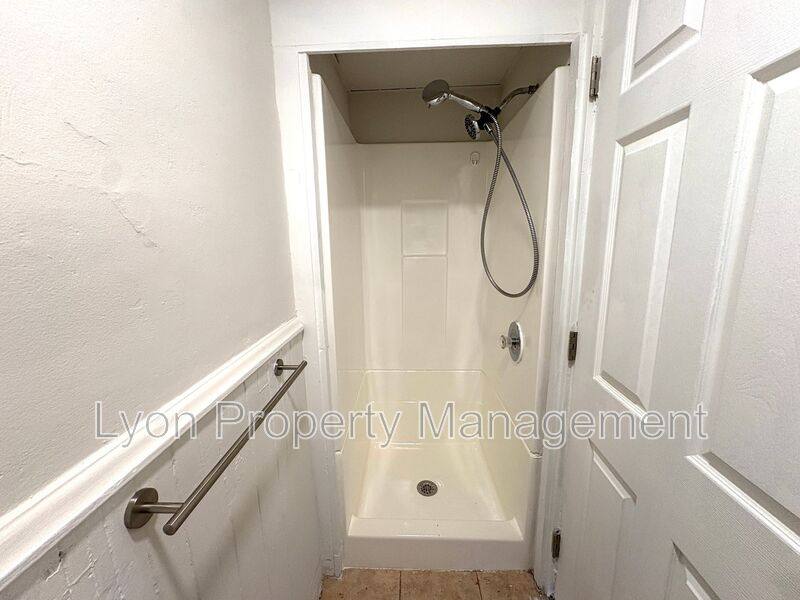 Apartment for rent at 37 Mechanic Ave #1L, Woonsocket, RI 02895