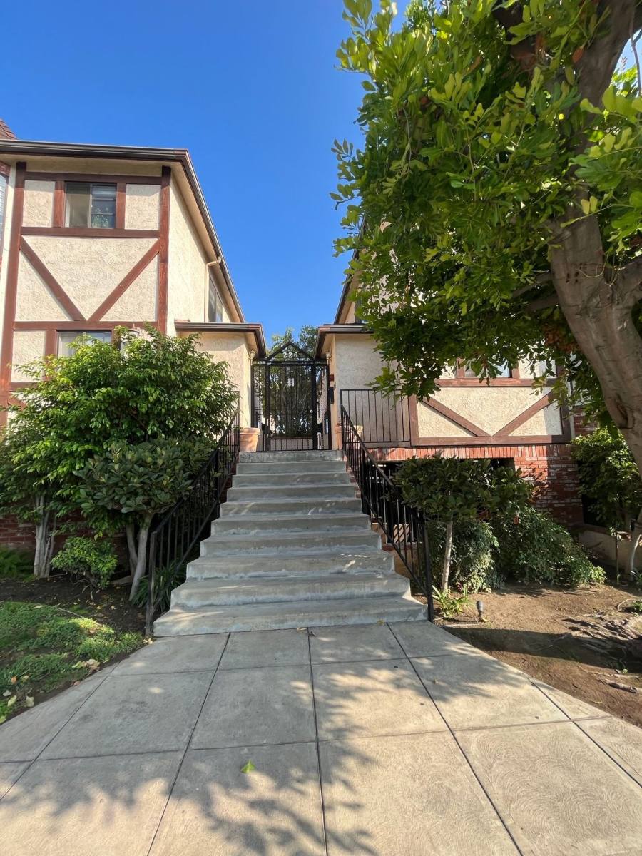 226 E Elmwood Ave, Burbank, CA 91502 - Apartment for Rent - Image 2
