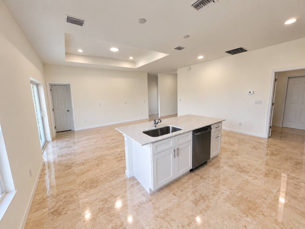 2617 41st St W, Lehigh Acres, FL 33971 - House for Rent - Image 2