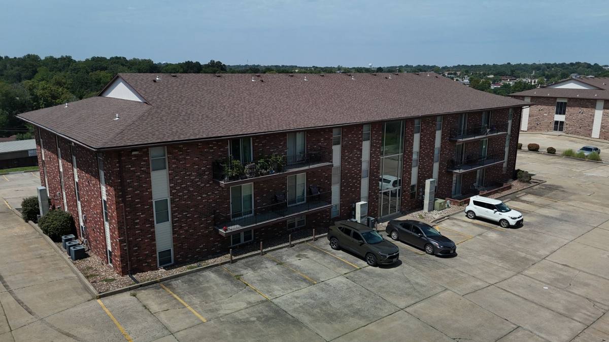 Townhouse for rent at 919 SW Blvd, Jefferson City, MO 65109