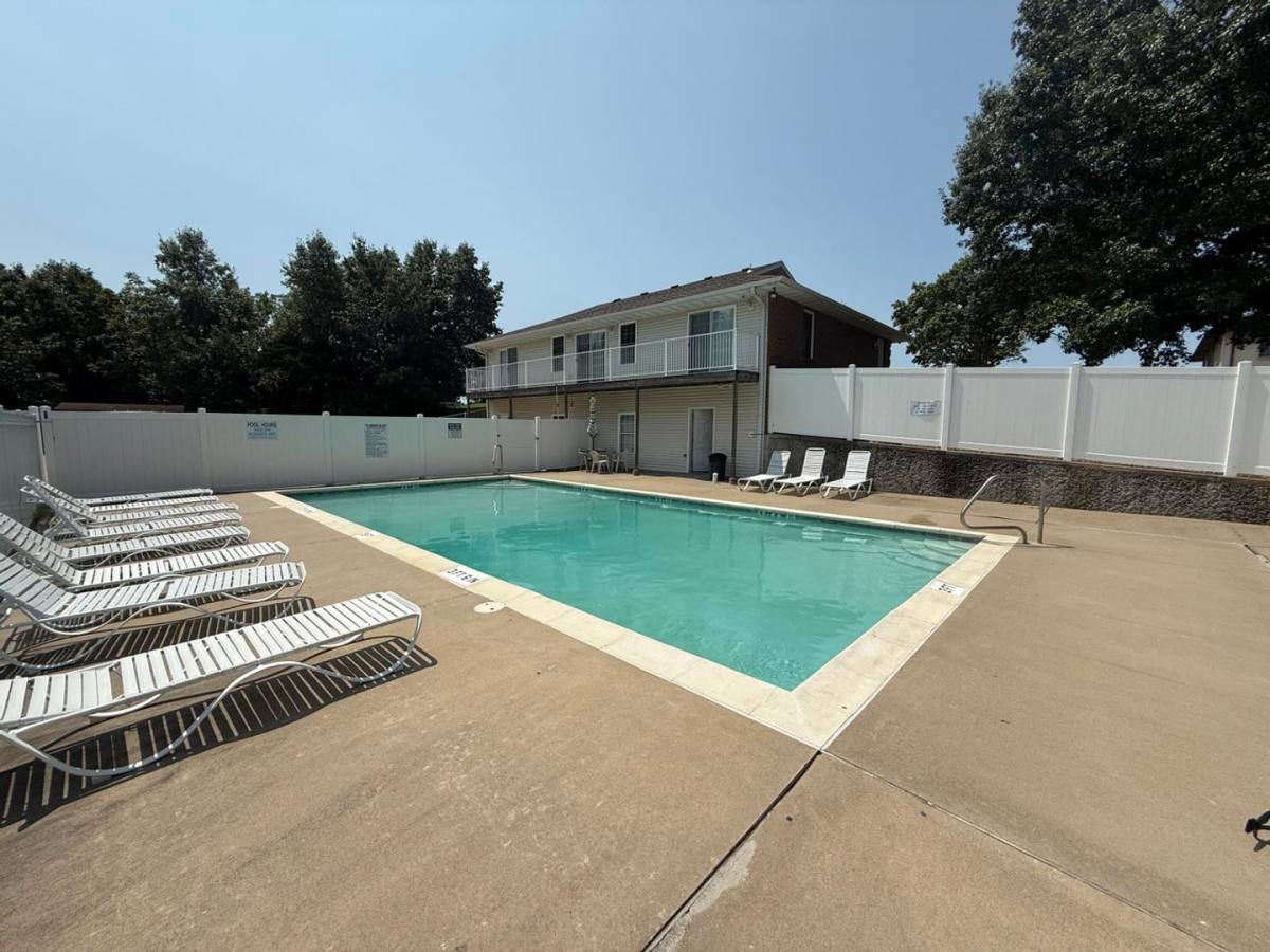 Townhouse for rent at 919 SW Blvd, Jefferson City, MO 65109