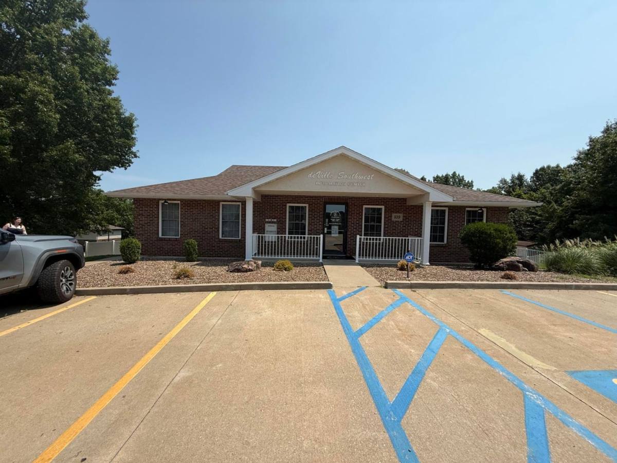 Townhouse for rent at 919 SW Blvd, Jefferson City, MO 65109
