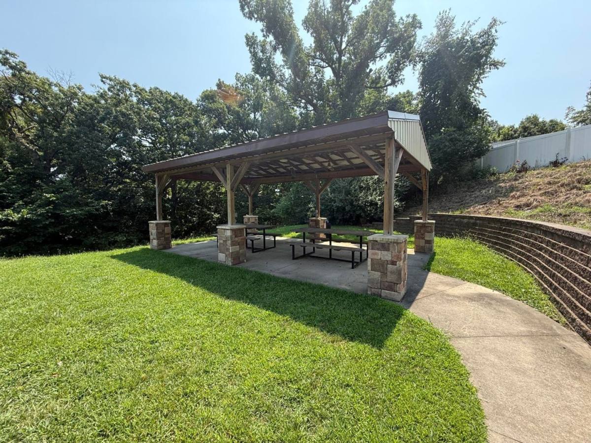 Townhouse for rent at 919 SW Blvd, Jefferson City, MO 65109