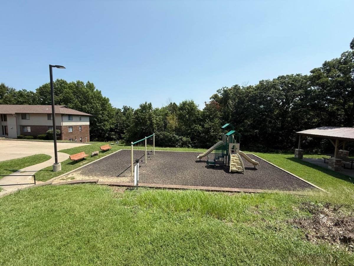 Townhouse for rent at 919 SW Blvd, Jefferson City, MO 65109