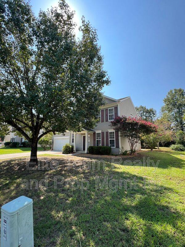 House for rent at 14011 Millers Creek Lane, Charlotte, NC 28278