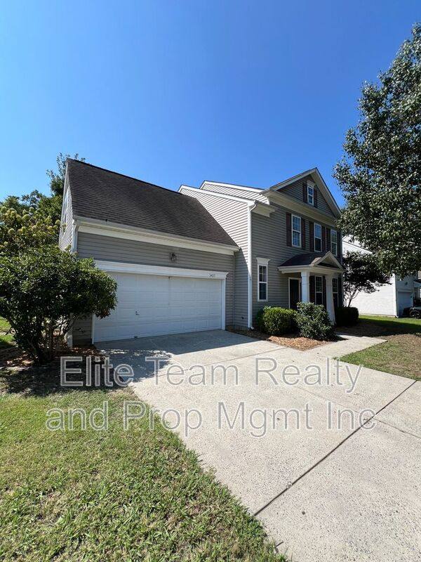 House for rent at 14011 Millers Creek Lane, Charlotte, NC 28278