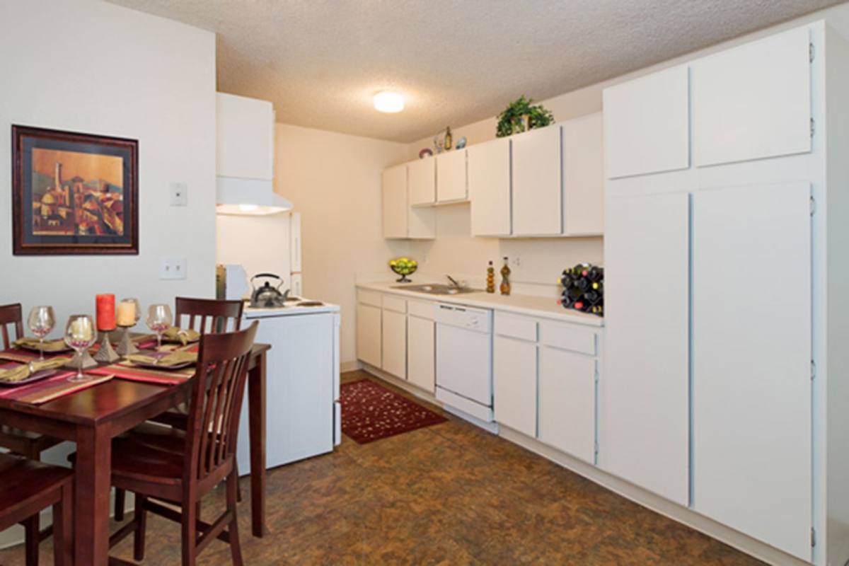 Mountain Shadows, 1005 Fontmore, Colorado Springs, CO 80904 - Apartment for Rent - Image 9